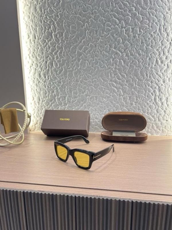 Tomford 184 yellow lens