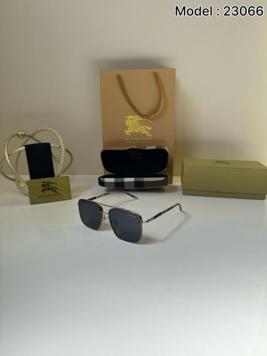 Burberry 23066 Black